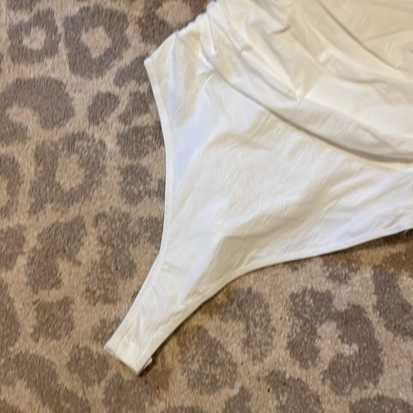 Kittenish Starla White Puff Sleeve Bodysuit SIZE L NWT - Picture 3 of 5